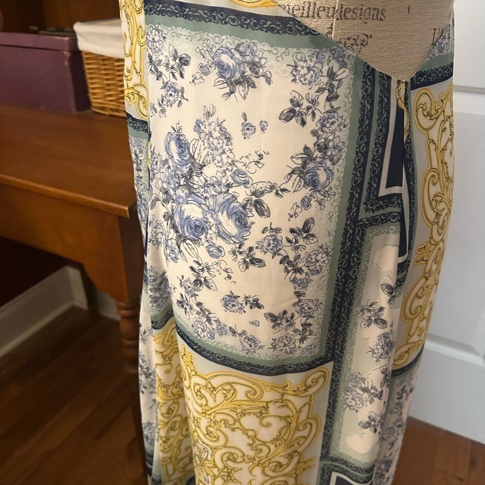 Gilli Blue and Cream Halter Dress - Picture 4 of 7